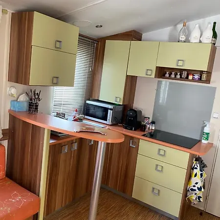 Mobile-home Dans Camping 4 Etoiles Les Pins Maritime